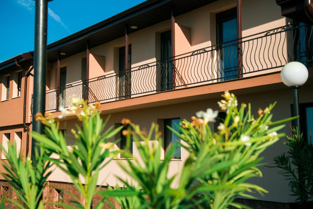 Пиргуля Hotel Miladinowzi Екстериор снимка
